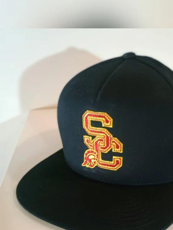 RARE COLLECTIBLE Vintage Y2k 90s Black Snapback Cap with Yellow & Red USC Logo - Picture 2 of 7